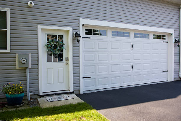 24/7 Emergency Garage Door Panel Replacement experts in Robbins, IL